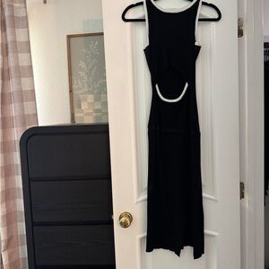 Elegant Black and White Sleeveless Dress